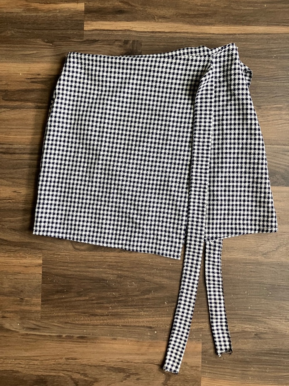 Boohoo Navy Blue White Houndstooth Gingham Wrap Mini Skirt Tie Waist Size 6